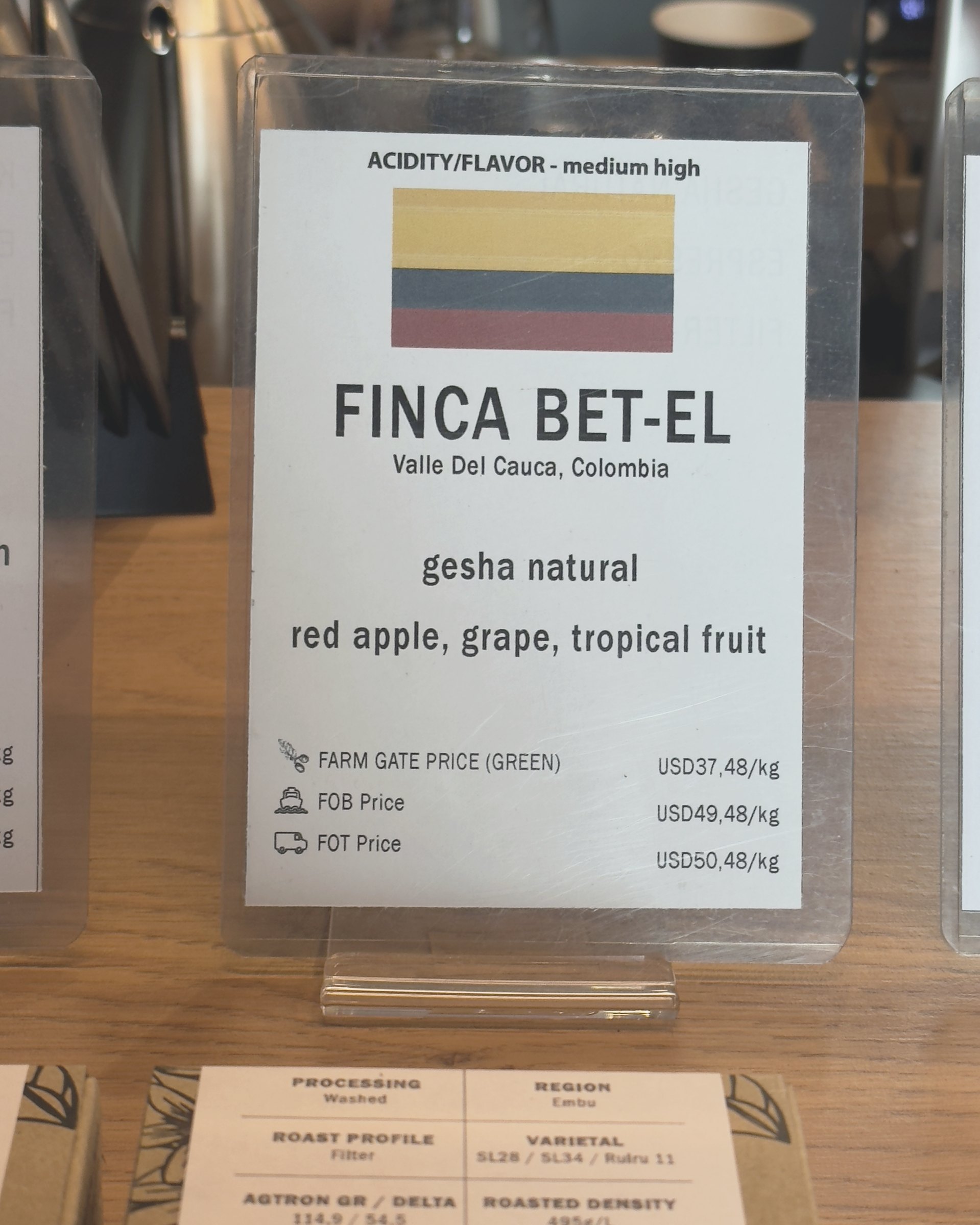 A roaster's card for Finca Bet-El, Colombia: gesha natural, tasting notes, and the farm gate, FOB and FOT prices